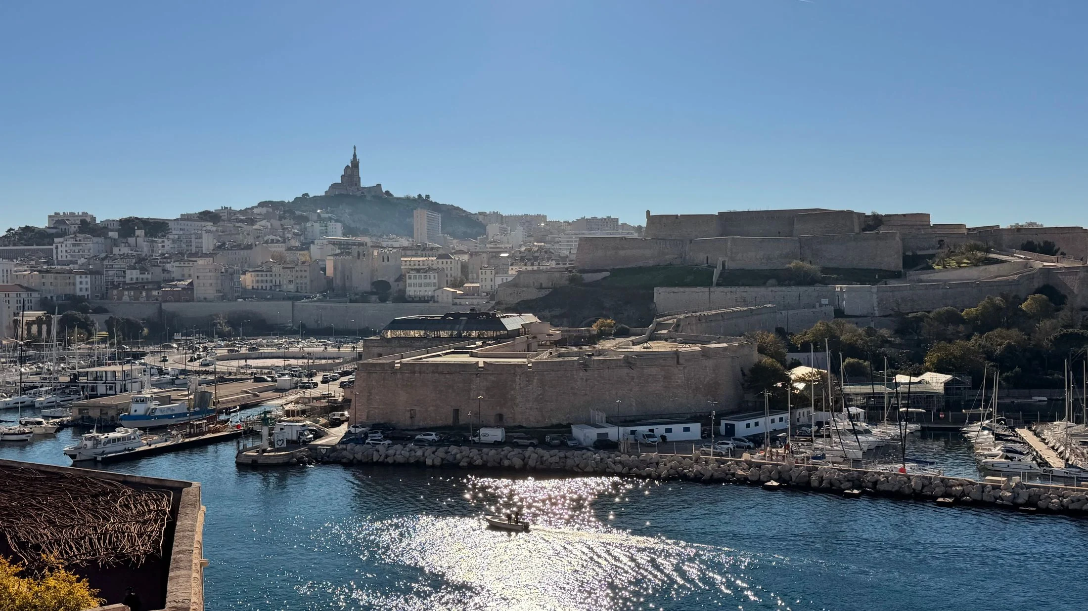 Vue du Vieux-Port de Marseille et de Notre-Dame de la Garde